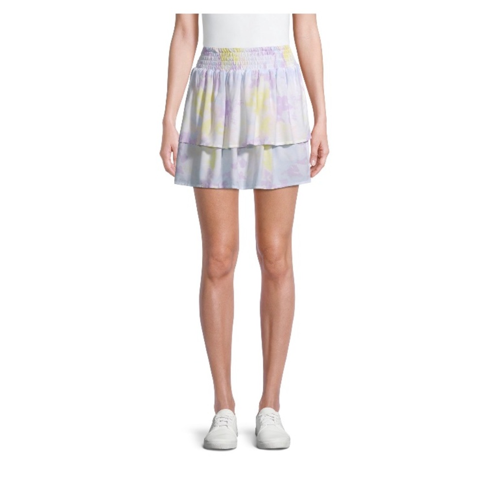 Juniors’ smocked mini skirt